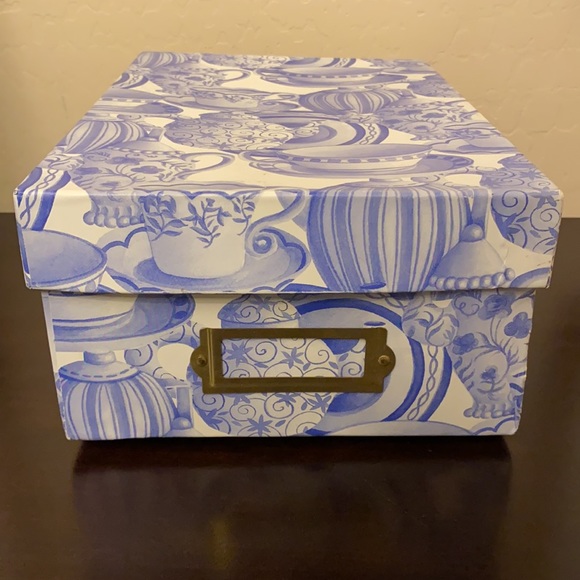 🆕 Small Storage Box with Lid - Picture 2 of 11